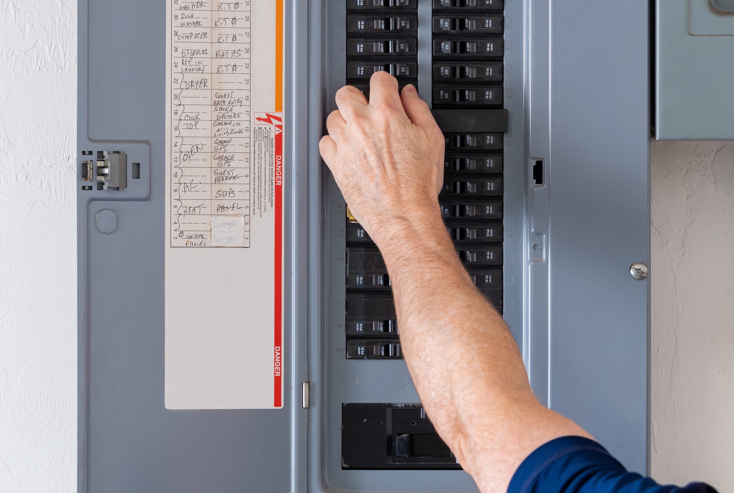 AdobeStock_328595181-scaled home electrician
